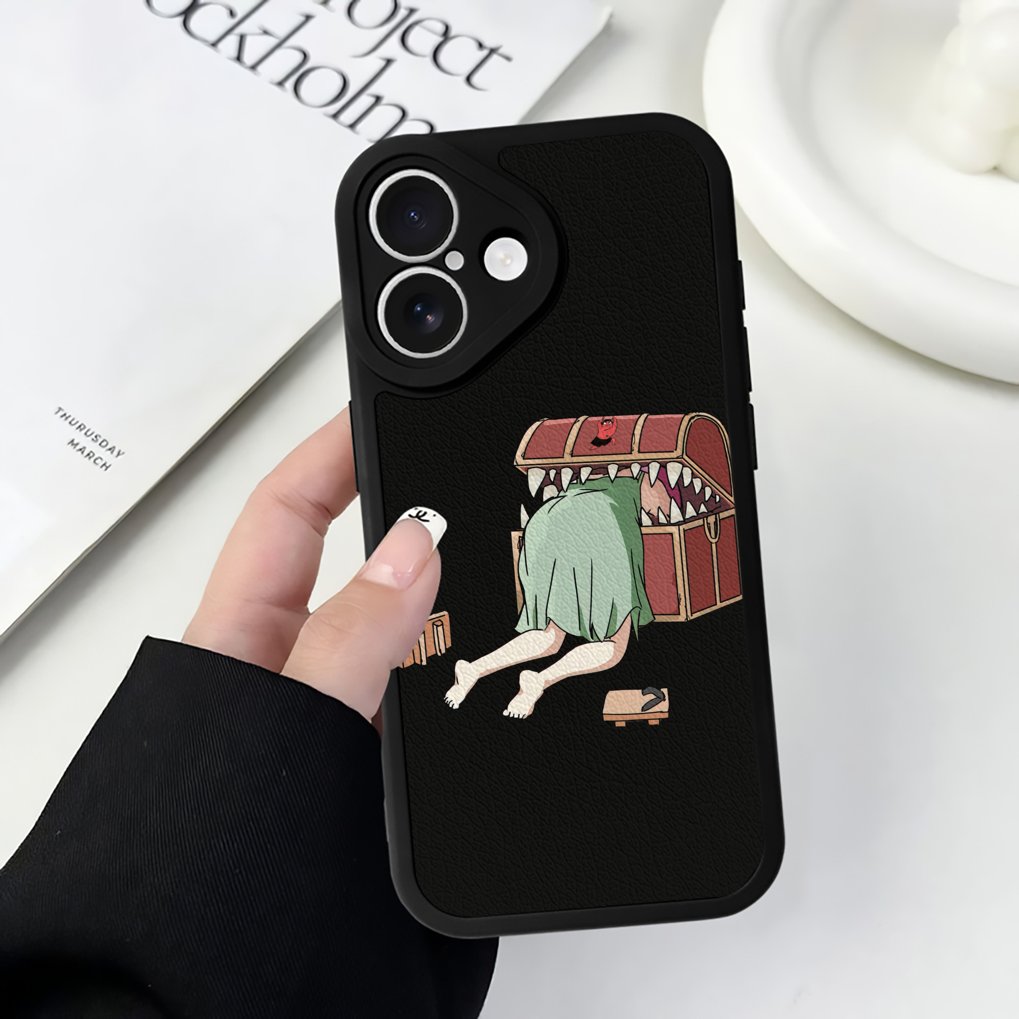 （画像用） 葬送のフリーレン Frieren 【iPhone 16シリーズ対応】シリコンスマホケース（レザー調） 材質：シリコン